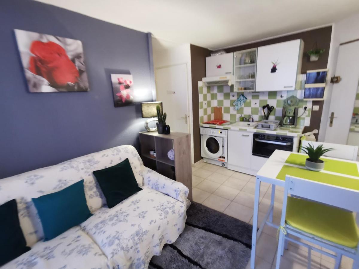 Marina Soleil Bleu: Lakeside Apartment with Comfort and Convenience Le Barcares Exterior photo